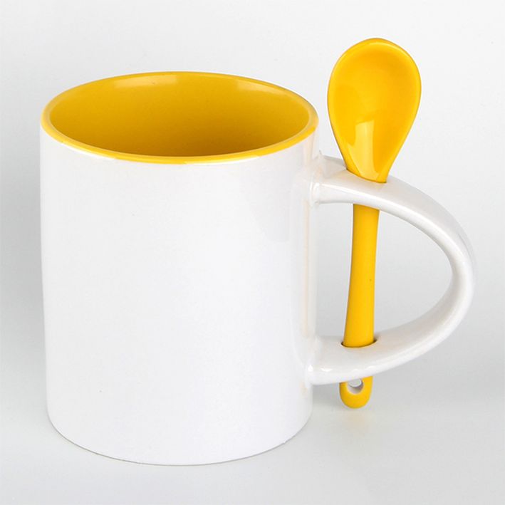 ספל להדפסת תמונה והקדשה אישית עם כפית ופנים בצבע צהוב