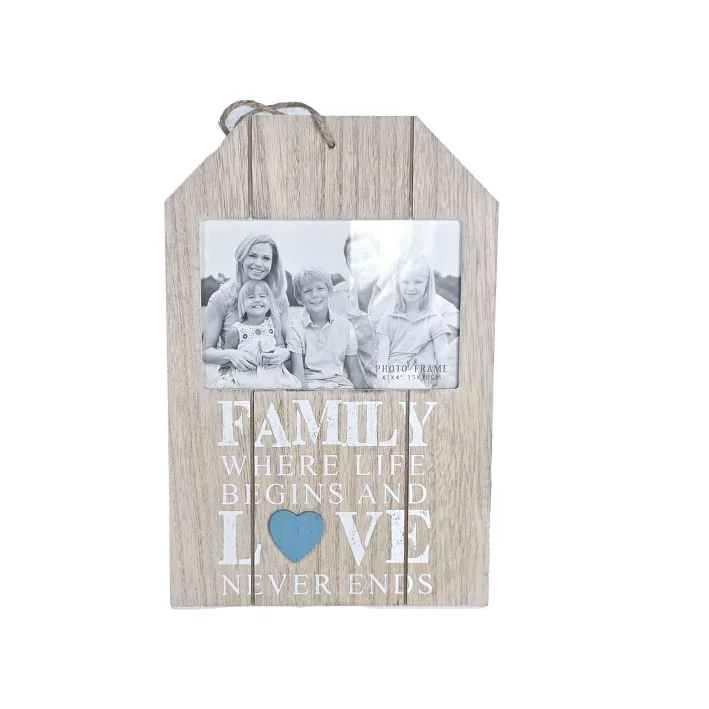 מסגרת לתמונה מעץ עם כיתובי family