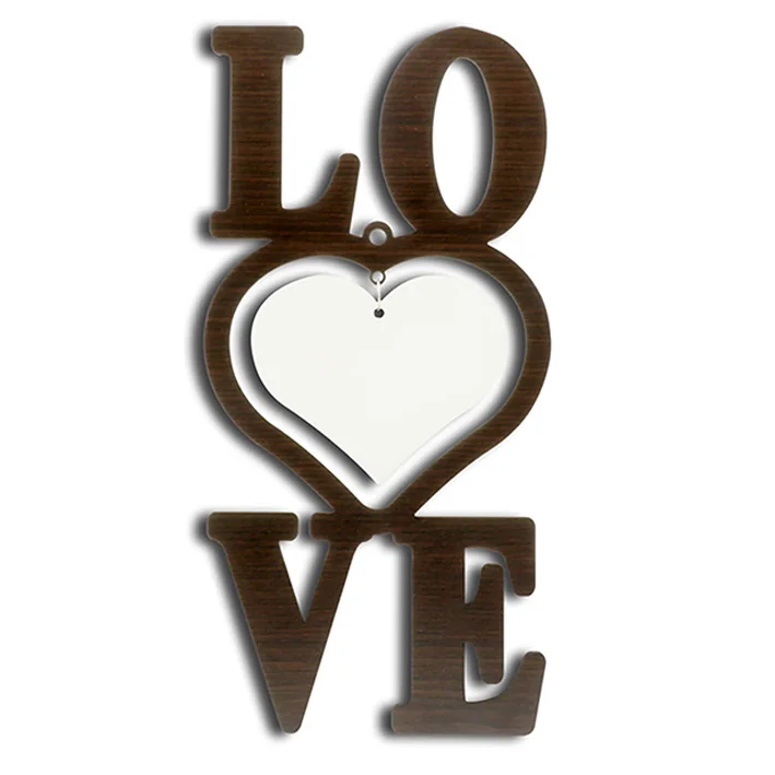 מסגרת עץ לתליה עם כיתוב LOVE ועם לב להדפסת תמונה והקדשה אישית