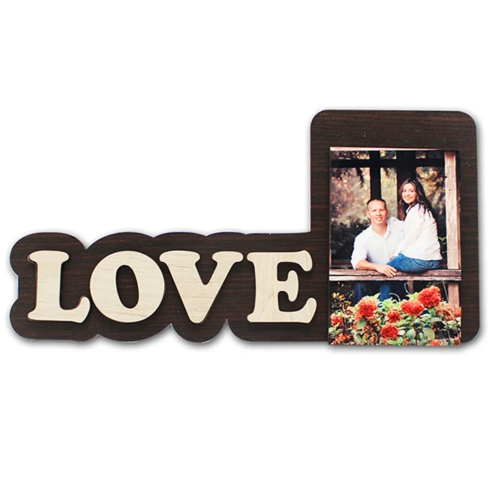 מעמד עץ שולחני עם כיתוב love בגודל 8*12 ס"מ להדפסת תמונה והקדשה אישית